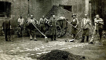 Arbeiter im Gaisburger Gaswerk, um 1910. Foto: EnBW