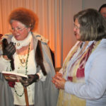 Gräfin Andrea von Degenfeld-Schonburg (rechts) und Karin Sinn als Herzogin Wera. Foto: pm