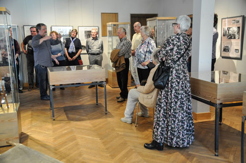 Ulrich Gohl führte in die Ausstellung ein. 
