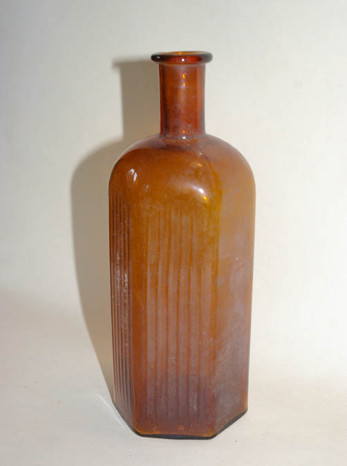 Arzneiflasche aus dem Garnisonslazarett in Berg. Sammlung MUSE-O, Foto Gohl